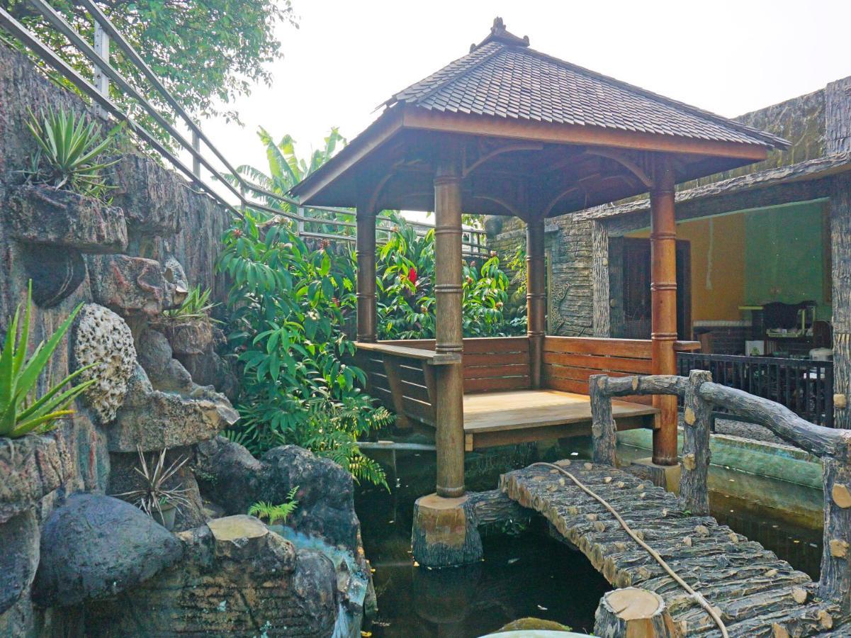 Oyo 90369 An Nur Family Homestay Syariah Cigombong Kültér fotó