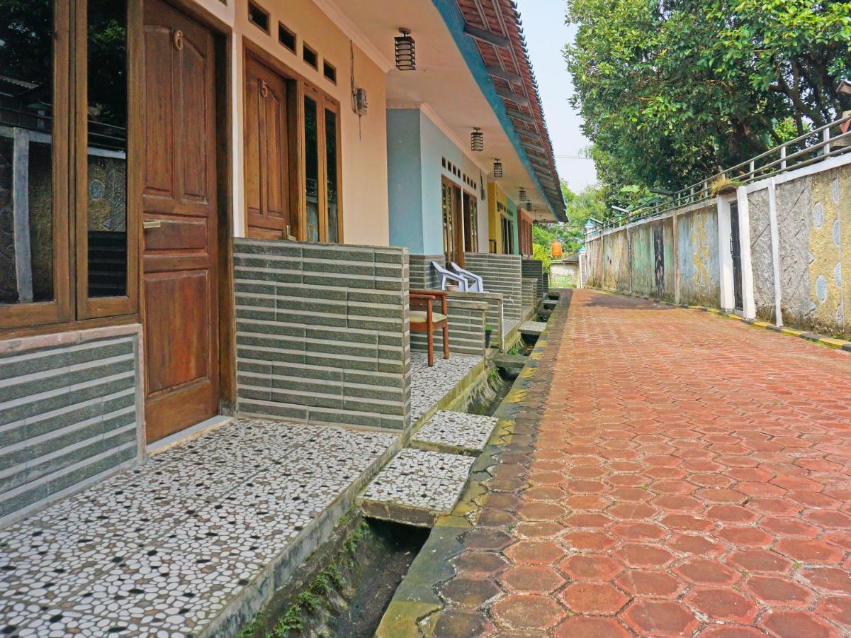 Oyo 90369 An Nur Family Homestay Syariah Cigombong Kültér fotó