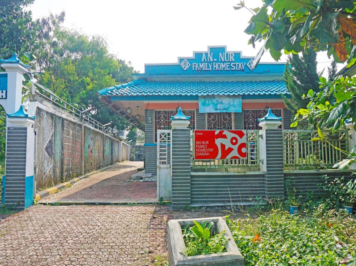 Oyo 90369 An Nur Family Homestay Syariah Cigombong Kültér fotó