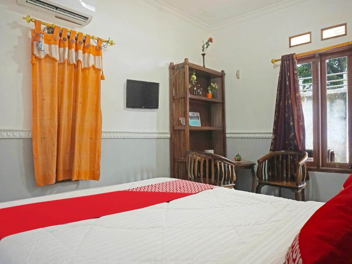 Oyo 90369 An Nur Family Homestay Syariah Cigombong Kültér fotó